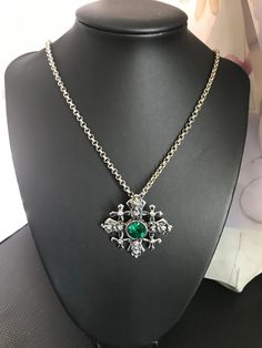 Vintage Necklace.Cross pendant can be used like a brooch. Silver tone Rhinestone Green Swarovski Crystal. Made in USA in in 1980's. Excellent vintage condition. Necklace Cross, Art Deco Pendant, Buy Earrings, Blue Necklace, Vintage Necklace, Cross Pendant, Swarovski Crystal, Beautiful Necklaces, Swarovski Crystals