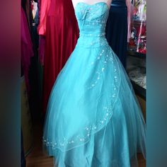 Quinceaera Sweet Sixteen Ball Gown Dress. Color: Aqua New With Tags. Size: Xl Spring Debutante Ball Dress With Fitted Bodice, Spring Ball Gown Dresses For Debutante Ball, Green Spring Dress For Debutante Ball, Green Dress For Debutante Ball In Spring, Ball Gown Dress, Tour Outfits, Color Aqua, Aqua Dress, Ball Gown Dresses