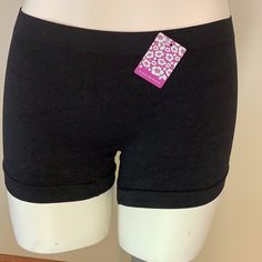 Super Comfortable, And Very Stretchy Amazingly Soft Body-Hugging Seamless Boyshort. Smooth, Fine Texture And Excellent Quality. (One Size Fits All, Tag-Free.) This Is For One Pair Of Black Boyshorts. 83-23 Sleepwear Black, Lace Thong, Anemone, Black Mesh, Boy Shorts, One Size Fits All, Women's Intimates, Black Lace, Texture