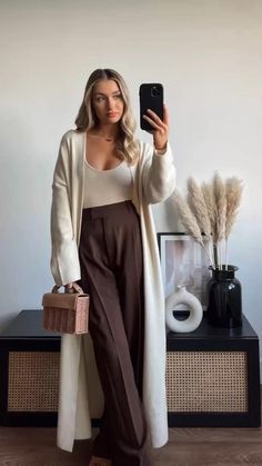 Discover casual neutral professional outfit ideas perfect for the office and beyond. Corporate Girlie, Travel Winter, Business Casual Outfits For Work, Teacher Outfit, Mode Casual, Stylish Work Outfits, Casual Work Outfits, Mode Inspo, Looks Chic