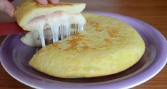 L'omelette De Patate à L' Italienne: Un Plat D'une Simplicité étonnante Et Au Goût Unique - RegardeCetteVideo.fr Ham And Cheese, Omelet, Italian Recipes, Mexican Food Recipes, Good Food, Food And Drink, Easy Meals, Cooking Recipes, Favorite Recipes