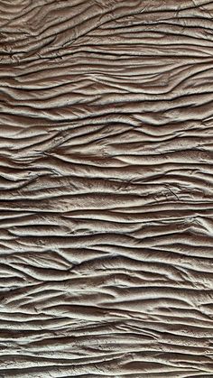 the texture of sand is made up of wavy lines