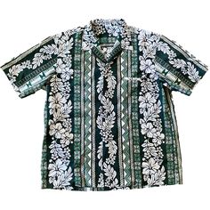 * Green & white hawaiian shirt * Button up front * Floral print * One chest pocket * Royal Creations Hawaii, size XL * 65% polyester, 35% cotton Fit estimate: Extra Large (Mens) 25.5" bust 25.5" waist 30.5" long All measurements taken flat, please double where necessary. White Hawaiian Shirt, Floral Hawaiian Shirt, Shirt Button, 90s Vintage, Button Up Shirt, Hawaiian Shirt, Vintage Floral, Chest Pocket, Button Up Shirts