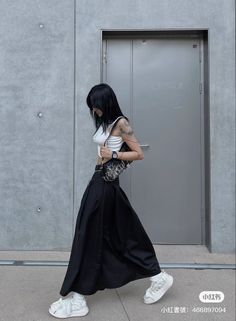 Skirt Outfits Aesthetic Korean, Acubi Fashion Long Skirt, Futuristic Outfits Aesthetic, Long Skirt Outfits Aesthetic, Runway Fashion Outfits, Chinese Street Style, French Street Fashion, Thrifted Outfits, Fashionista Clothes