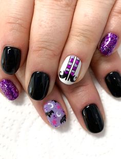 Halloween Nail Art with Bats and witch legs and feet Halloween Nail Design, Witch Legs, Nails 2020, Halloween Nail Designs, Halloween Nail