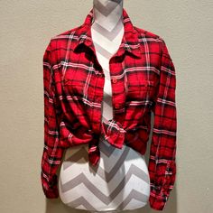 Brand New With Tags American Eagle Outfitters Red And Black Cropped Flannel Fitted Red Flannel Shirt For Fall, Red Flannel Long Sleeve Top, Red Flannel Top For Fall, Scarlett Aesthetic, Tied Flannel, Cropped Flannel, American Eagle Flannel, Red Flannel, Red Tie