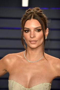 Emily Ratajkowski Style, Bridesmaid Hair Makeup, Braut Make-up, Oscar Party, Vanity Fair Oscar Party, Hair Styler, Clothes Outfits, Emily Ratajkowski, Style Clothes