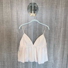 New Condition With Tags Size X-Large Zara Casual Camisole For Spring, Chic Zara Cami Crop Top, Casual Zara Camisole For Spring, Zara White Camisole Top, Zara Cami Tank Top For Day Out, Zara Crop Top For Summer Brunch, Beige Spaghetti Strap Tops For Spring, Zara Spaghetti Strap Tank Top For Spring, Chic Yellow V-neck Crop Top