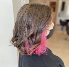 Short Pink Hair Underneath, Dyeing Underlayer Of Hair, Pink Underhair Dye, Underlayer Dyed Hair, Underlayer Pink Hair, Bottom Half Pink Hair, Inside Dyed Hair, Short Hair With Pink Underneath, Underlayer Hair Dye Blonde