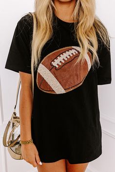 - Activate game mode with this adorable football patch tee! Its unique sequined faux leather patch brings a touch of glam to game day to keep you feeling fabulous by the field. You'll feel like a game-day-darling in this sweet piece! - Unlined 100% cotton material - A sequined faux leather football patch sewn on the front featuring brown, black, gold, and cream hues - A crew cut neckline - Short, loose sleeves - A relaxed silhouette that ends in a straight hemline - This piece is perfect for fan Game Mode, Effortless Fashion, Crew Cut, Impressions Online Boutique, Loose Sleeves, Texas Tech, Crew Cuts, Oversized Tee, Leather Patches