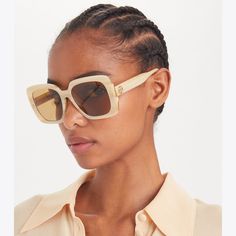 Oversized square frames accented with gradient acetate make a bold and sophisticated statement. The Miller sunglasses are detailed with front metal stiches and our signature logo on the temples. Tory Burch Square Sunglasses, Oversized Square Sunglasses, Soft Sandals, Sunglasses Women Designer, Tory Burch Miller, Designer Accessories, Metallic Logo, Gradient Color, Signature Logo