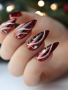 Festive Christmas Nail Colors Ideas: Glamorous and Fun Holiday Manicure Inspiration Christmas Nail Color, Trending Christmas Nails, Nail Colors Ideas, Christmas Nail Colors, Holiday Manicure, Glamorous Christmas, Nail Color Ideas, Christmas Manicure, Red Christmas Nails