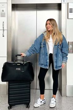 Autumn Airport Outfit, Airport Outfit Autumn, Leggings Airport Outfit, Airport Outfit Leggings, Leggings Calzedonia, Leggings Travel Outfit, Fall Airport Outfit, Freya Killin, Classy Airport Outfit