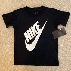 Nike Short Sleeve 100% Cotton T-Shirt In Black With White Logo. Nwt. 4t. Sfpf Home. Nike Black Summer T-shirt, Toddler Nikes, Nike Short, Nike White, Kids Nike, Nike Shirts, Black Logo, Nike Black, White Nikes