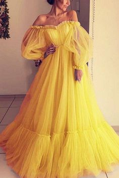 Gaun Tulle, Tulle Prom Dress Long, Gown Neckline, Sukienki Maksi, Yellow Evening Dresses, Off Shoulder Evening Gown, Maternity Long Dress, Off Shoulder Evening Dress, Strapless Evening Gowns