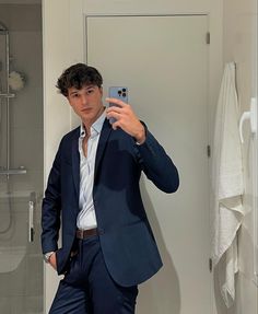 Navy Suit Aesthetic, Male Prom Suits, Mens Prom Outfit Ideas, Lawyer Outfit Men, Men Semi Formal Outfit, Men Suit Ideas, Guy Prom Outfits, Prom Men Outfit Ideas, Suits Men Aesthetic