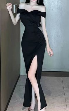 Idées de robe de bal fantastique, robes de bal noir hors épaule pour les adolescents Fantasy Prom Dress, Fairytale Prom Dress, Ankle Length Evening Dress, Urban Outfitters Outfit, Prom Dress Ideas, Dress To Impress Outfits, Urban Outfitters Clothes, Spaghetti Strap Prom Dress, Corset Dress Prom