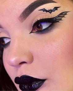 Halloween Eye Makeup Looks, Bat Makeup, Eye Makeup Looks, Makeup For Moms, Halloween Eye Makeup, Cooler Style, Halloween Eyes, Ethereal Makeup