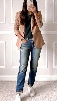 Business Casual Outfits Spring 2023, Spring Work Outfits 2023, Spring Business Casual Outfits 2023, Casual Chic Jeans, Jeans For Work, Camel Blazer, Casual Chic Spring, Looks Jeans, Mode Tips