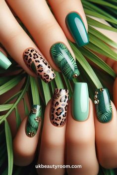 Fun Nail Art Summer, Pink Gel Acrylic Nails, Safari Nails Designs, Air Brush Designs, Africa Nails, Tropical Nail Ideas, Air Brush Nails, Jungle Nails, Safari Nails