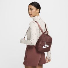 Upgrading a heritage favorite, the Nike Sportswear Mini Backpack is made with at least 55% recycled polyester fibers. It features a felt-lined accessories pocket and a premium webbing handle and shoulder straps. Nike Mini Backpack, Mochila Nike, Mini Mochila, Women Lifestyle, Mini Backpack, Nike Sportswear, Front Zipper, Backpack Bags, Shoulder Straps