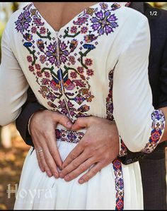 Mexican Fashion Modern, Mexican Embroidery Designs, Girls Fashion Tops, Cotton Jackets Women, Sewing Wedding Dress, Mexican Fashion, Mexican Embroidery, Wedding Dress Patterns, Blouse Pattern Sewing