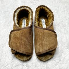 Brand New Without Box Hammacher Schlemmer Sheepskin Leather Adjustable Slippers Men’s M (8.5-9) Genuine Suede Upper Mongolian Sheepskin Lining And Footbed Tpr Outsole Adjustable Top Strap Super Warm And Cozy *Colors May Appear Slightly Different In Person Due To Lighting, Screen Resolution, Etc No Trades Smores Slippers, Classic Closed Toe Winter Slippers, Brown Sheepskin Round Toe Slippers, Brown Sheepskin Slippers With Round Toe, Brown Sheepskin Closed Toe Slippers, Winter Leather Slippers With Removable Insole, Leather Winter Slippers With Removable Insole, Brown Closed Toe Slippers With Suede Lining, Winter Slippers With Leather Footbed And Closed Toe