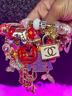 Luxury Charms For Jewelry Making, Keychains Making, Girly Bracelets, Handmade Charm Bracelets, Dope Jewelry Accessories, Beaded Memory Wire Bracelets, Bracelet Luxury, Crystal Bead Jewelry, Beads Candy