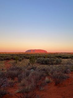 The outback, Australië #australia #uluru #outback #roadtrip #roadtripaustralia #australiatravel #mountains Travel Around Australia, Australia Outback Aesthetic, Outback Australia Aesthetic, Travel Australia Aesthetic, Australia Mountains, Australian Vacation, Australia In March, Aus Travel, Traveling Australia