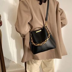 Emma Bucket Bag – Olives Minimalist Bag, Gold Bag, Black Crossbody, Shein Style, Black Bag, Trendy Fashion Women, Bag Straps, Shoulder Bag Women, Drawstring Bag