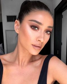 Shay Mitchell Makeup, Christmas Party Makeup, Makeup Tip, Bronze Makeup, Trening Fitness, Beauty Make-up, Makeup Hacks, Nude Makeup, Shay Mitchell