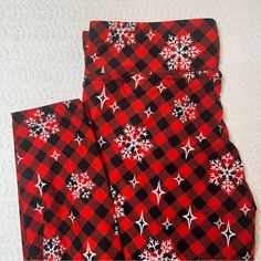 - Size Medium Womens - Machine Washable - Inseam Is 14” - Polyester & Spandex Material - Very Soft & Stretchy!! Gently Used But Looks New! Comes From A Smoke Free Home! Red Plaid Christmas, Christmas Leggings, Plaid Christmas, Red Plaid, Polyester Spandex, Black Red, Pant Jumpsuit, Black And Red, Pants For Women