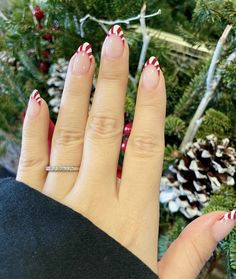 Cute Simple Christmas Nails Almond, Peppermint Tip Nails, Christmas Nail Inspo Snowflake, Simple But Cute Christmas Nails, Christmas Nails Acrylic Short Almond, Christmas Nails Candy Cane French Tip, Candy Cane French Tips, Simple Christmas Nail Designs Acrylic, Christmas Nails For Teens