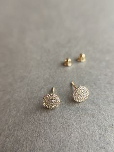 SCREW BACK/14K Solid Gold 6mm CZ Round Circle Stud Earrings- 14K Solid Gold Quantity: One Pair Color : White Gold / Yellow Gold Materials : 14K Solid Gold Size : 6mm *14K Solid Gold will not tarnish. *Good for sensitive skin. * Metal components are 14K Solid Yellow Gold including earring backs. * Suitable for delicate and sensitive ears. * Comes in a jewelry box. If you need extra boxes for gifting....just let us know! 14k Gold Cluster Earrings With Prong Setting, Gold Cluster Earrings With Halo, Hypoallergenic 14k Gold Round Earrings, Gold Cluster Earrings With Halo Detail, 14k Yellow Gold Cluster Earrings With Vvs Clarity, 14k Yellow Gold Cluster Earrings Vvs Clarity, 14k Gold Cluster Earrings With Diamond Cut, 14k Yellow Gold Round Cluster Earrings, 14k Gold Halo Diamond Earrings