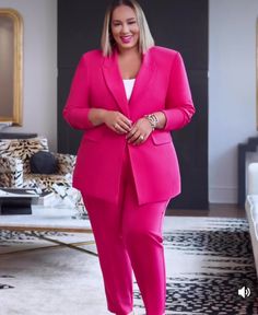 Graduation Suits For Women Plus Size, Plus Size Power Suits For Women, Power Suits For Women Plus Size, Feminine Suit Plus Size, Woman Suit Plus Size, Plus Size Professional Photoshoot, Plus Size Suits For Women Business, Female Suit Plus Size, Paparazzi Outfits