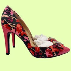 Stunning Isaac Mizrahi Heels In A Beautiful, Pink Floral Pattern In Great Condition And With Original Box/Packing. Buckle And Bow Accents. Size Us 7.5. Approx. 4" Stiletto Heels. The Insole Has Slight Signs Of Wear From Try-Ons And Imperfections As Shown In The Photos. Floral Print Open Toe Heels For Evening, Elegant Open Heel Floral Heels, Formal High Heels With Floral Print, Formal Floral Print Closed Toe Heels, Formal Floral Print Closed-toe Heels, Gold Glitter Heels, Tie Heels, Snake Heels, Very High Heels