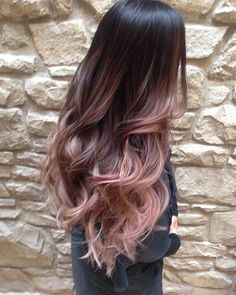 Soft blush balayage girls around the world (myself included) are green with envy for Vivian's hair Hot Hair Colors, Ombre Hair Color, Amanda Seyfried, Gold Hair, Hair Color Trends