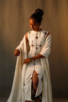 This dress is made of gabi fabric called fetil which is comfortable and classy look with an slits on the leg. Ethiopian Dress Modern 2022, Maasai Dress, Ethiopian Dresses, Ethiopian Wedding Dress, History Of Ethiopia, Ethiopian Culture, Ethiopian Wedding, Habesha Dress, Ethiopian Traditional Dress