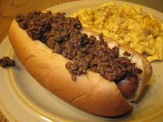 a plate with a chili dog and macaroni and cheese