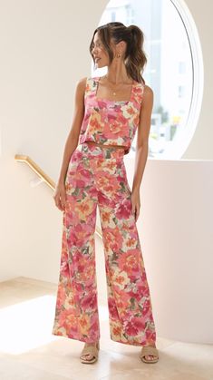 Make a statement in this two-piece set. This dreamy floral set take any outfit to the next level. They are the perfect piece to style for your next brunch with friends. High Rise Wide Leg Pants, Suspenders Set, Floral Squares, Vacation Wear, Colored Pants, Pantalon Large, Floral Pants, Fit Style, Relaxed Style