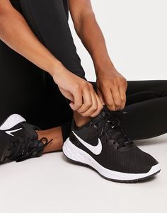 Nike Womens Running Shoes, Black Sport Shoes Women, Black Nike Shoes Women, Black Nike Trainers, Nike Revolution 6, Black Sports Shoes, Black Tennis Shoes, Basket Nike, Basket Sport