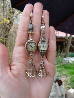 Fall Jewelry Trends, Vintage Jewelry Ideas, Watch Jewelry, Old Watches, Assemblage Jewelry