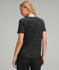 Lots Of Reasons To Love This Tee. Soft Cotton Fabric, A Hint Of Stretch, And A Just-Right Curved Hem That Pairs Perfectly With Leggings. Designed For On The Move. An Easy Fit That Floats Away From Your Body:curved Hem Hits Below The Waistband For Moderate, Everyday Coverage. Added Lycra Fibre For Shape Retention. Classic Fit, Hip Length. | Love Curved-Hem Crewneck T-Shirt Short Sleeve Shirt Women, Body Curves, Short Coat Jackets, Dress Bra, Short Sleeve Shirts, Back Women, Business Casual Outfits, Hoodie Top, Casual Fits