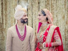 Bookmark These 18 Modern And Unique Saree Draping Styles! Outfits For Sangeet, Groom Jewellery, Sonam Kapoor Wedding, Anand Ahuja, भारतीय दुल्हन संबंधी, Saif Ali Khan, Groom Wear, Sonam Kapoor