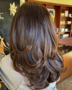 Mid Length Hair With Layers Brunette, Layered Haircuts Medium Length, Layered Haircuts Medium, Haircuts Medium Length, U Cut, Layered Thick Hair, Women's Haircut, Haircuts Medium, Layered Haircuts For Women