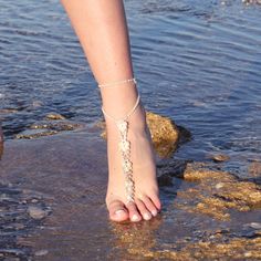 Amazing pair of Barefoot sandals, These anklets are the perfect bridal accessories for your beach wedding. These bridal beaded barefoot sandals embellished with pearls and rhinestone are a piece of absolutely stunning foot jewelry for you the boho bride on your big day🌺 This stunning pair of bridal pearl barefoot sandals will be a gorgeous addition to any wedding dress. Wearing this luxurious foot jewelry will make you feel sparkly and special on your wedding day. 💗💖 Make it unique! It's YOUR Boho Wedding Garter, Used Wedding Decor, Wedding Dress Sandals, Pearl Barefoot Sandals, Barefoot Sandals Wedding, Bridal Accesories, Guy Fashion, Wedding Accesories, Boho Beach Wedding