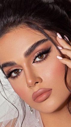 Classic Makeup Vintage, Morning Makeup Look, Smokey Bridal Makeup, Prom Makeup Tutorial, Prom Makeup Looks, Formal Makeup, Makeup Mistakes, Beautiful Eye Makeup, Bridal Makeup Looks