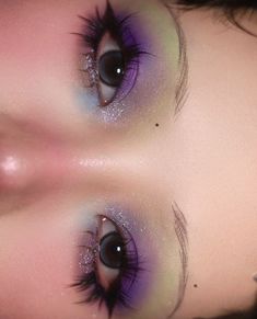 Two Color Eyeshadow Looks, Green And Purple Makeup Look, Purple Makeup Looks, Cute Eye Makeup, Purple Makeup, Green Makeup