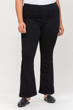 57% COTTON -- 26% POLYESTER -- 15% RAYON -- 2% SPANDEX  MADE IN CHINA  INSEAM:  30" Petite Flare Jeans, Flair Jeans, Pull On Jeans, Black Flare, New Tops, Black Stretch, Flare Pants, Stretch Jeans, Vintage Look