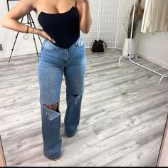 Mom Jeans, Size 25 , High Waisted. Never Worn Curvy Flare Jeans, Outfits With Dark Jeans, Laura Jade Stone, Edgy Fashion Chic, Country Vibes, Texas Fashion, Jeans Outfit, Jade Stone, Edgy Outfits